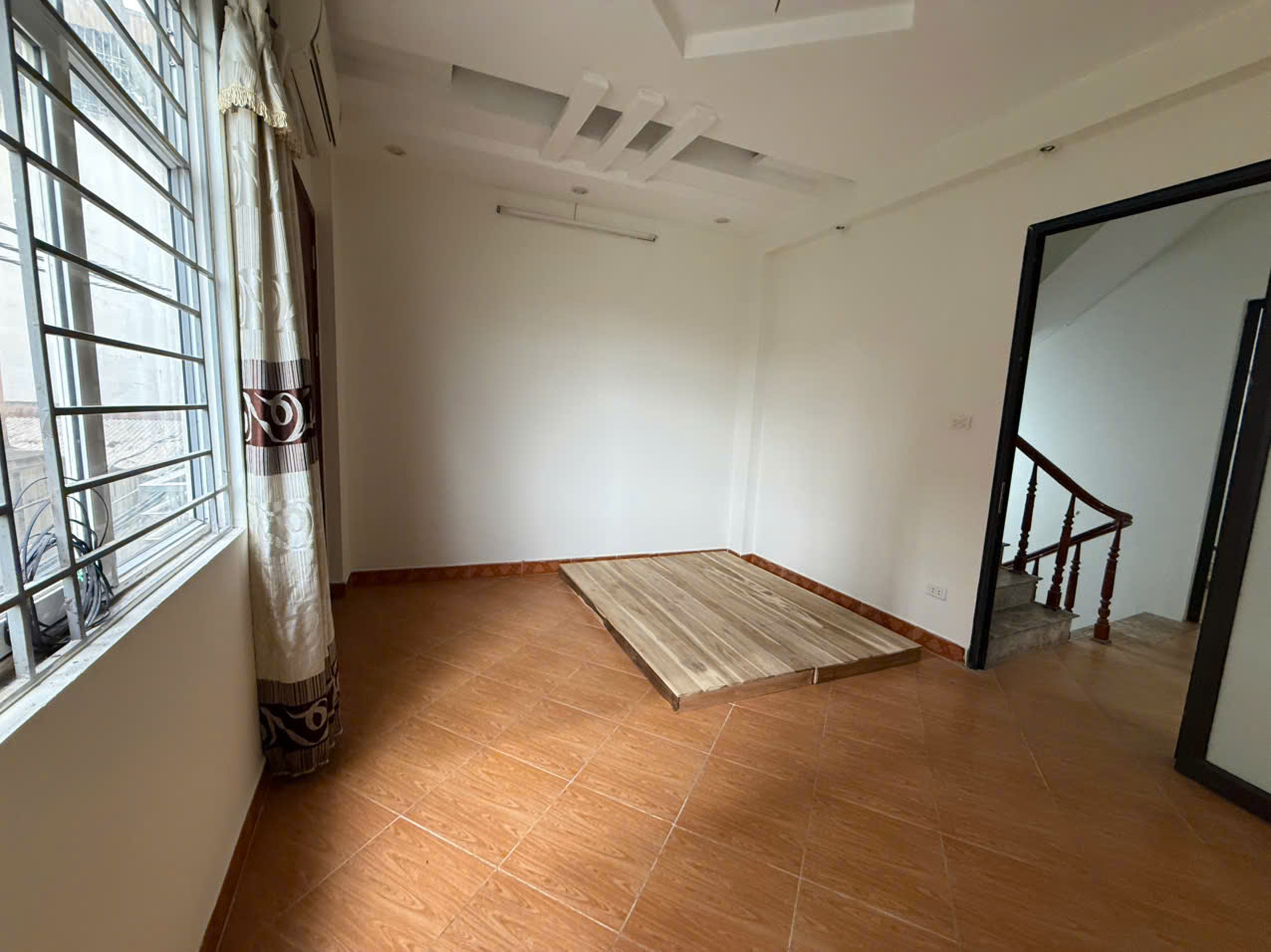 Định Công - Ô tô đỗ cửa - Mặt tiền 5m - 4 tầng giá chỉ chưa dến 10 tỷ