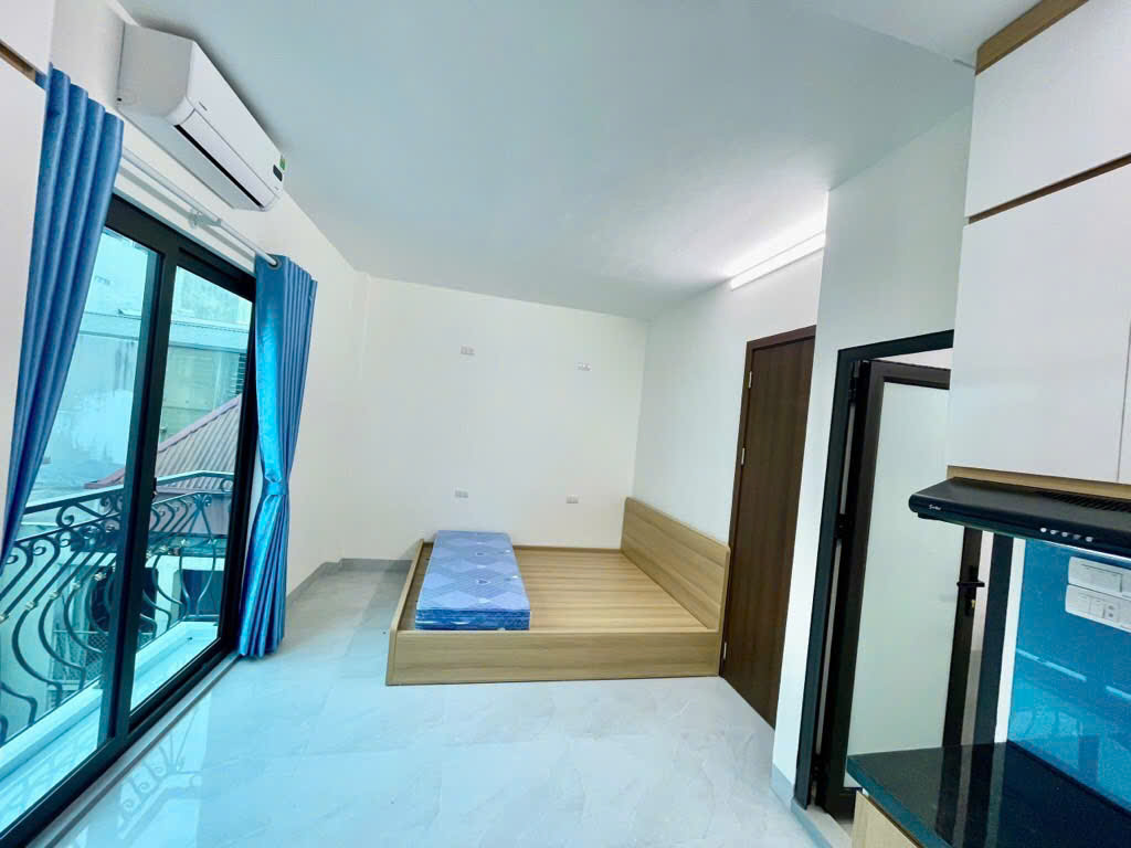 Bán gấp tòa nhà cc mini cho thuê phố Kim Mã. Dòng tiền đều 1,5 tỷ/năm. Ô tô đỗ cửa. Nhà vượng khí