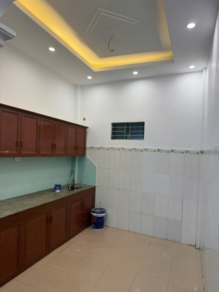 Bán Nhà  Dân khu vực Linh Đàm ( 40m2 - 4 Tầng -Nhỉnh 6 Tỷ)