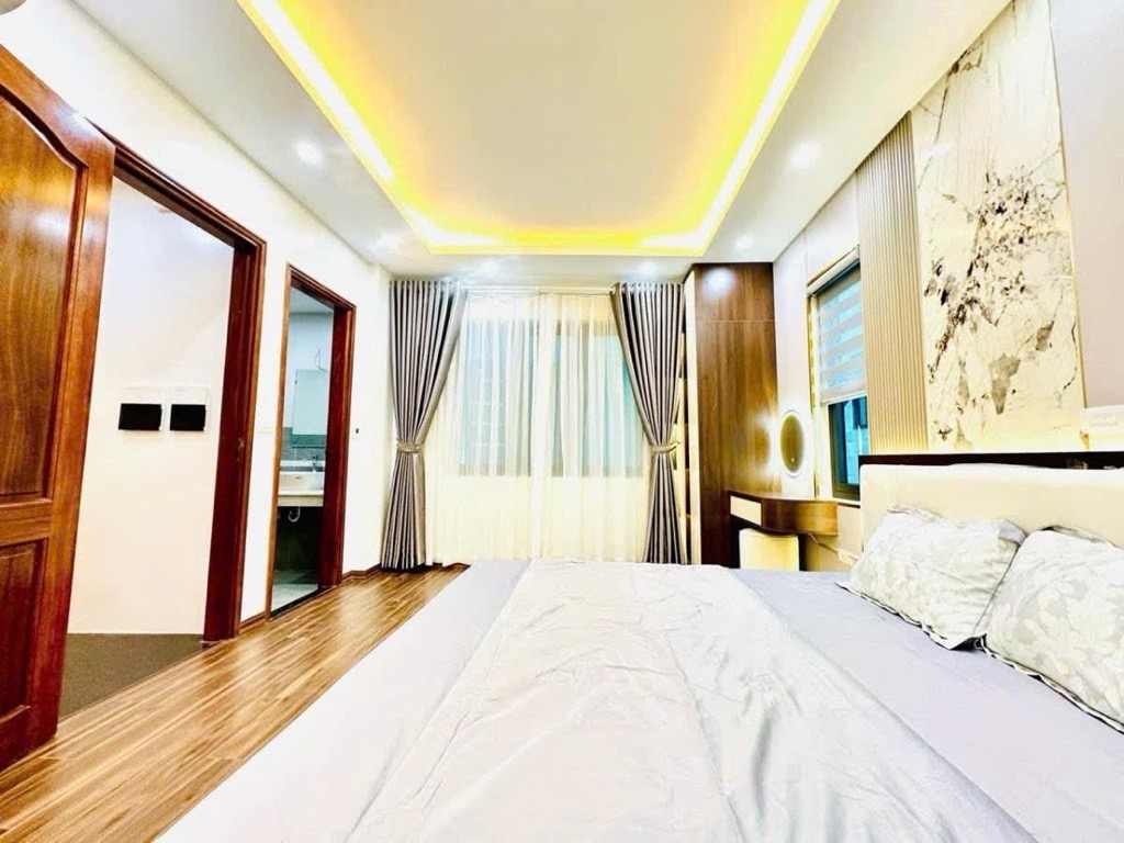 Bán Nhà Đất Xuân la Quận Tây Hồ - 40m² - Giá Chỉ 6 Tỷ