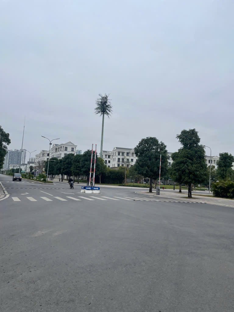 Bán gấp nhà kiêu kỵ  hàng xóm ocen park 1