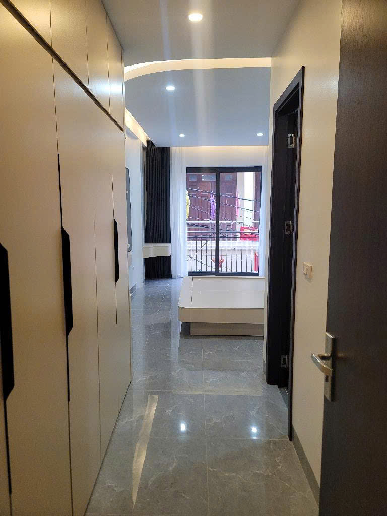 Bán nhà Phố Hào Nam, 5 Tầng Thang Máy, Gần Mặt Phố, 37mx5T, Giá: 8.5 Tỷ, Lh: 0396935190.