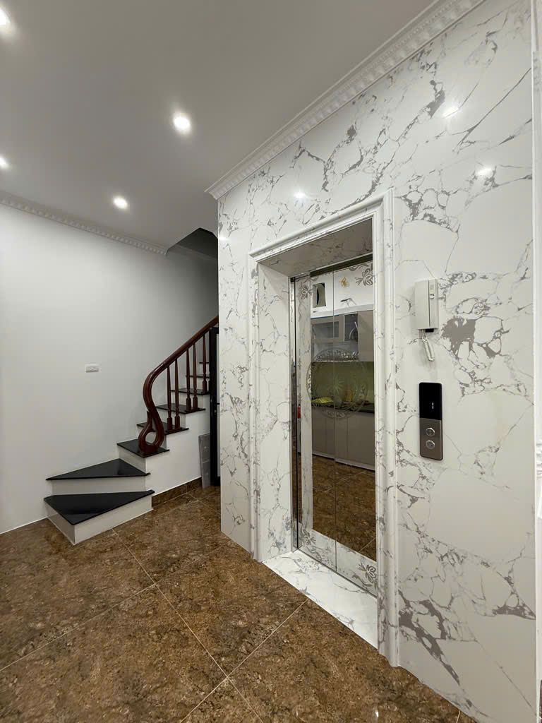 Bán nhà Phố Xã Đàn, 7 Tầng, Gần Ô Tô, Trước Nhà Thoáng, Giá: 13.6 Tỷ, Lh: 0396935190.