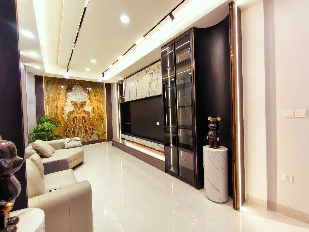 Bán nhà Phố Cát Linh, 41m2, Ngõ Nông Ô Tô, Full Nội Thất, Giá: 13.68 Tỷ, Lh: 0396935190.