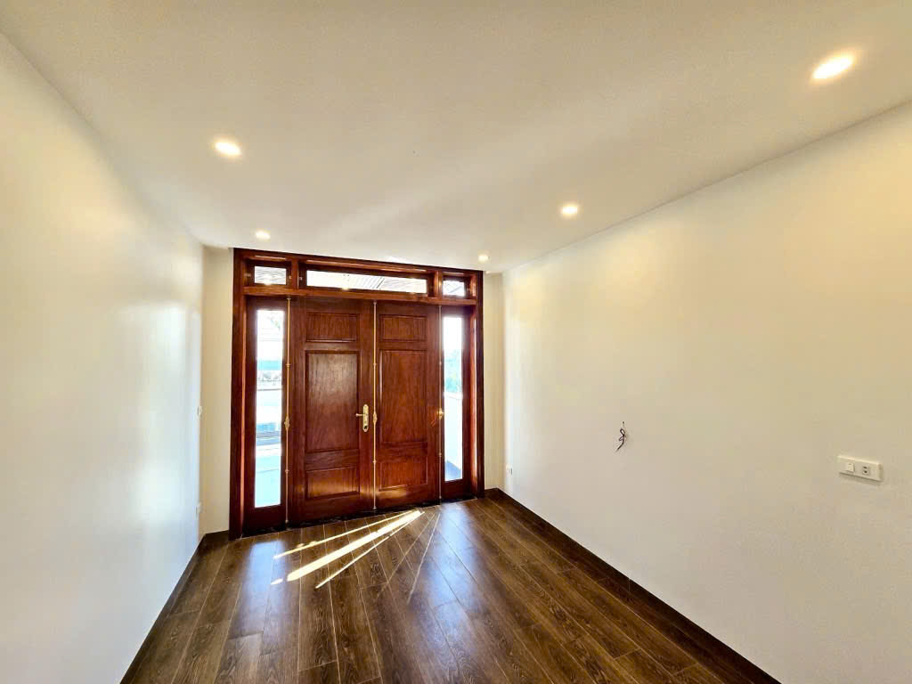 Bán nhà Phố Tôn Đức Thắng, 41m2, Gần Mặt Phố, Ba Gác Đỗ Cửa,  Giá: 13.75 Tỷ, Lh: 0396935190.