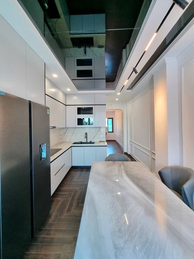 Bán nhà Hào Nam, 7 Tầng, Thang Máy, Gần Mặt Phố, Giá: 13.65 Tỷ, Lh: 0396935190.