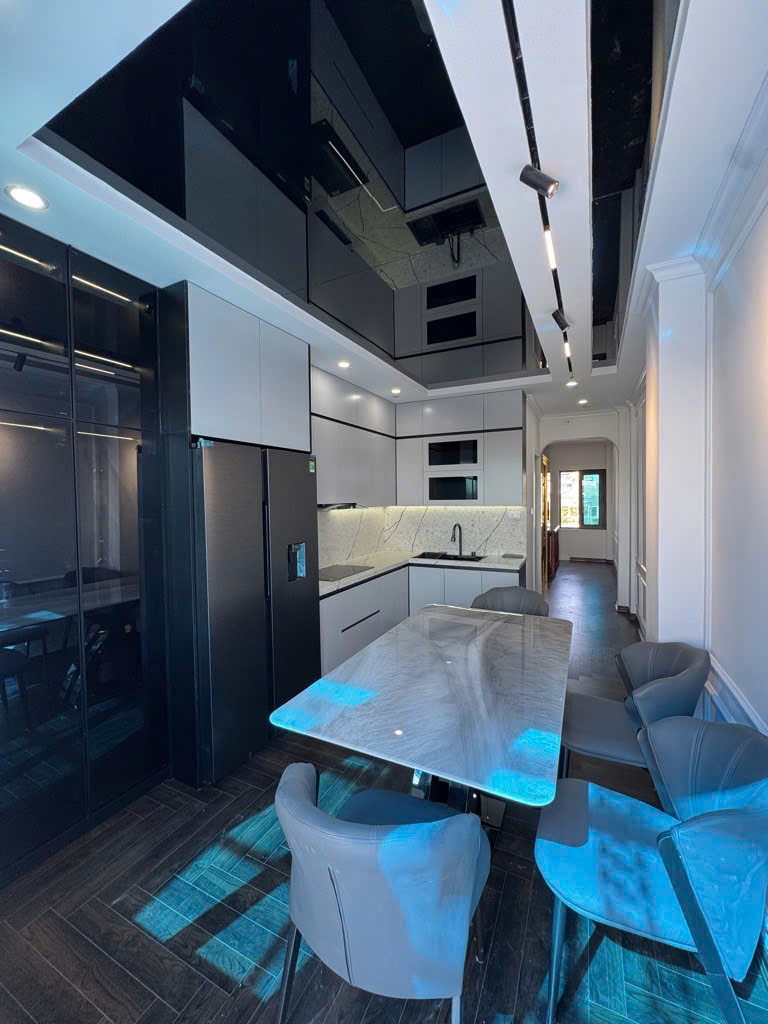 Bán nhà Hào Nam, 7 Tầng Thang Máy, Ngõ Ô tô, Giá: 13.7 Tỷ, Lh: 0396935190.