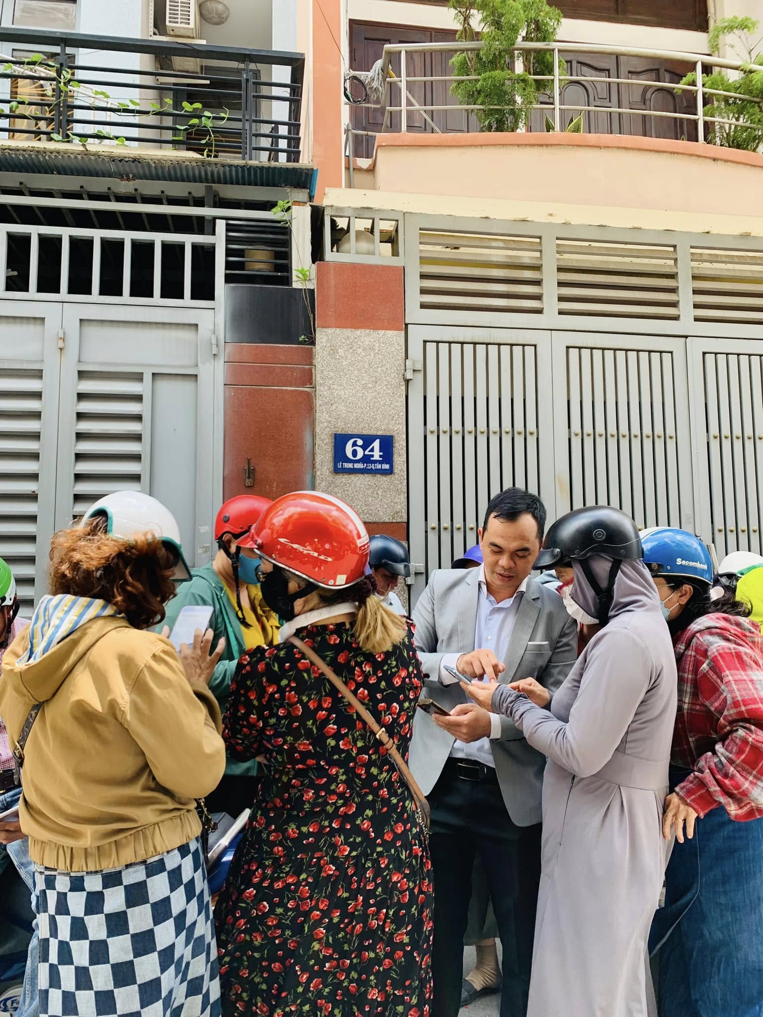 Tuyển dụng Môi Giới nhà phố  – Vạn Phú Land 123 Tân Bình, Số 8 Lê Trung Nghĩa. Chuyên Tân Bình -