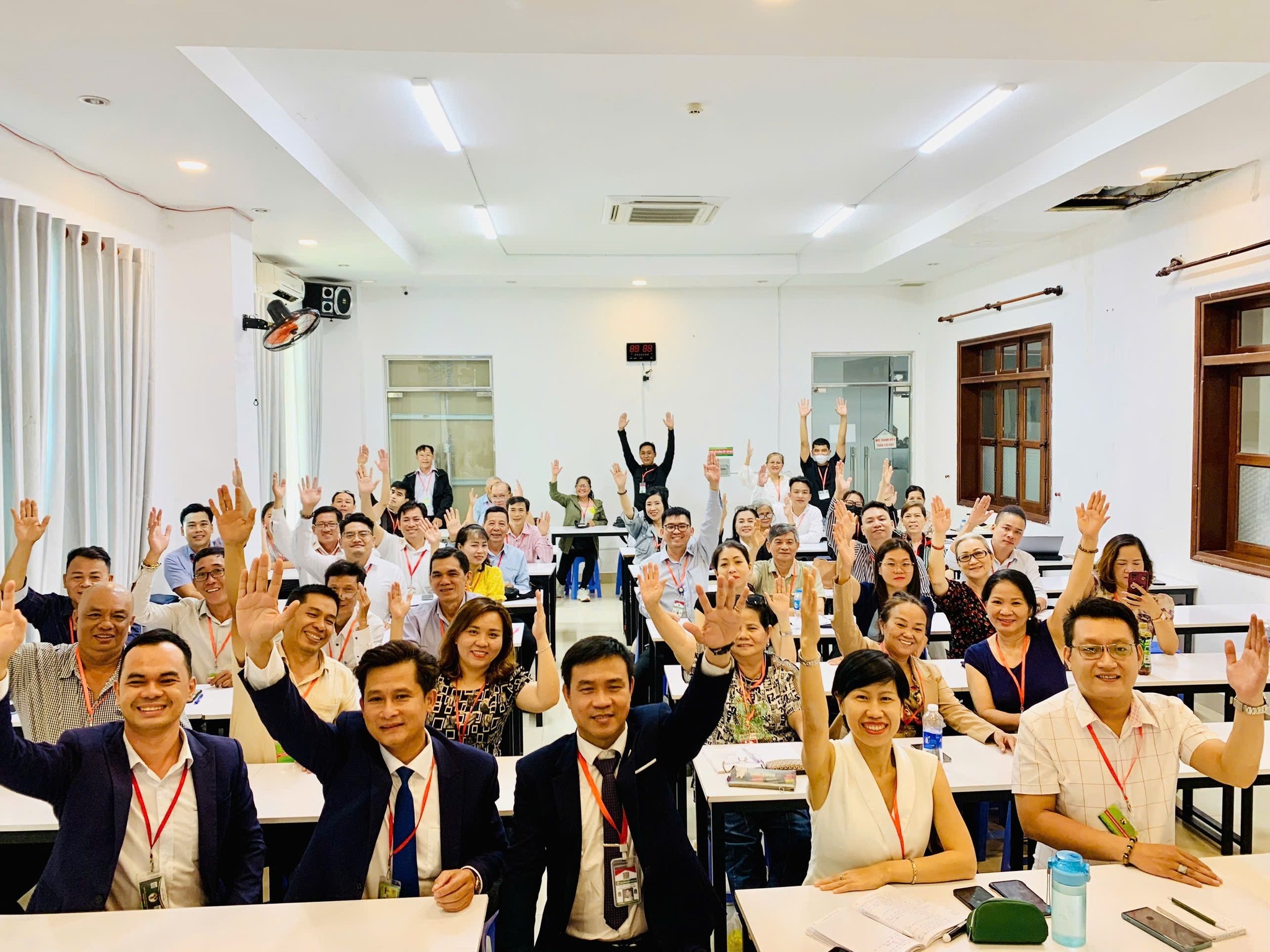 Tuyển dụng Môi Giới nhà phố  – Vạn Phú Land 123 Tân Bình, Số 8 Lê Trung Nghĩa. Chuyên Tân Bình -