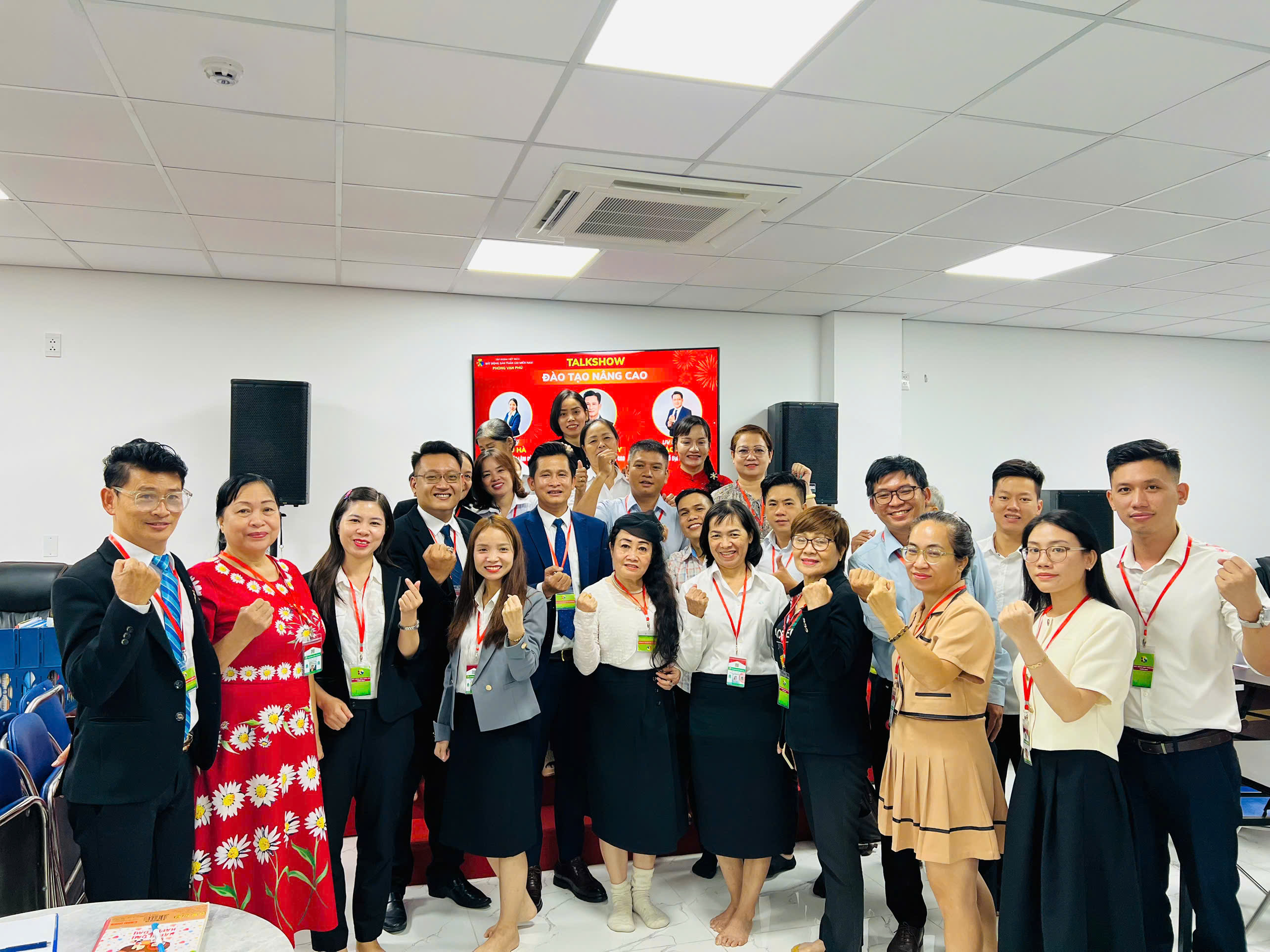 Tuyển dụng Môi Giới nhà phố  – Vạn Phú Land 123 Tân Bình, Số 8 Lê Trung Nghĩa. Chuyên Tân Bình -