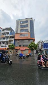Cho thuê Mặt tiền tòa nhà 661 Lũy Bán Bích, Góc 2 MT, vị trí kinh doanh đẳng cấp
