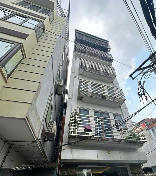 B.Á.N G.Ấ.P NHÀ MỚI CẦU GIẤY - THANG MÁY - NHỈNH 9TỶ