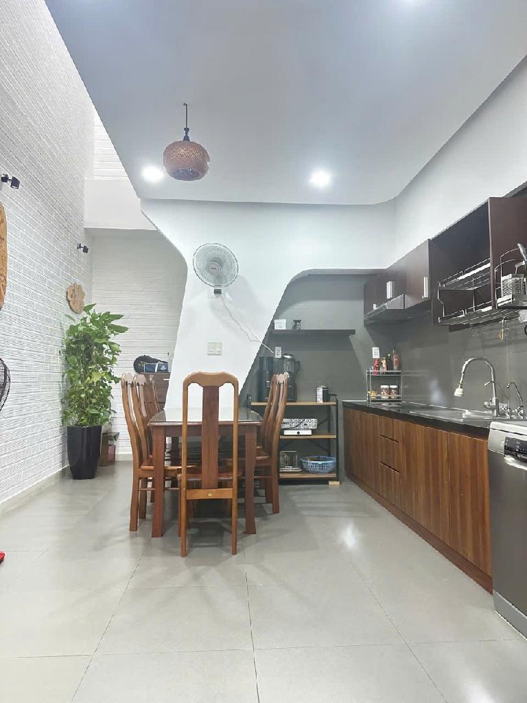 NHÀ ĐẸP, ĐỘC, SÁT PHẠM VĂN ĐỒNG, KHU VIP HIỆP BÌNH CHÁNH, 50 M2, 7 T.Ỷ THƯƠNG LƯỢNG