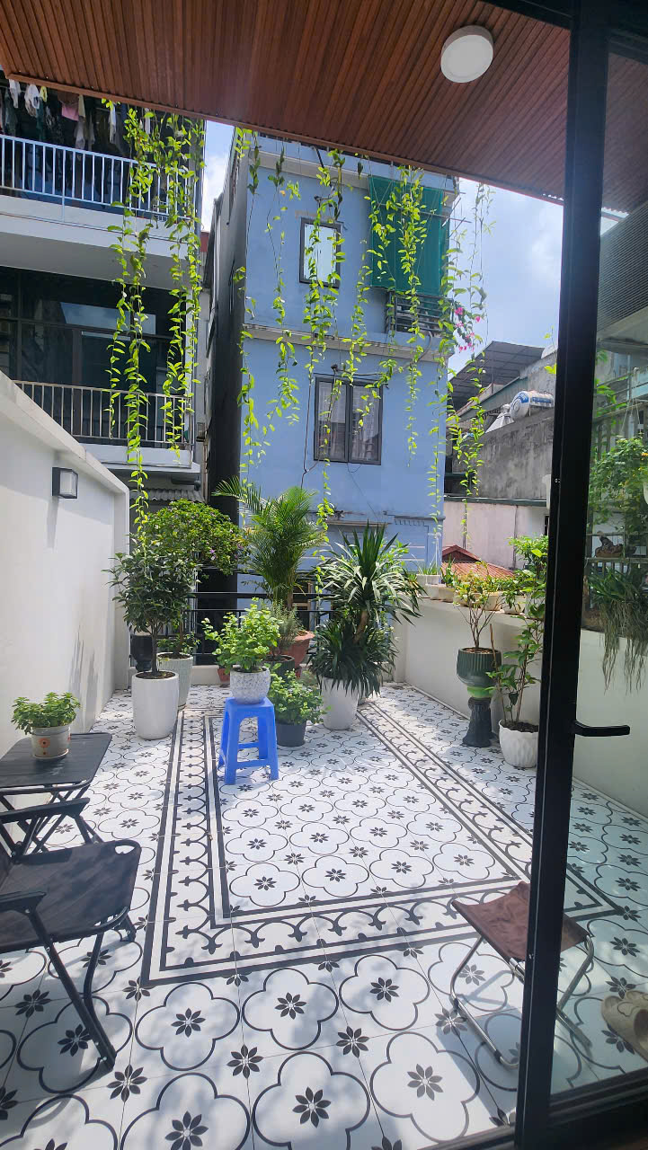 Cho thuê toà nhà MP Ngô Xuân Quảng, 100m2x6T, MT 8m, thang máy, tầng hầm, PCCC vị trí KD đắc địa