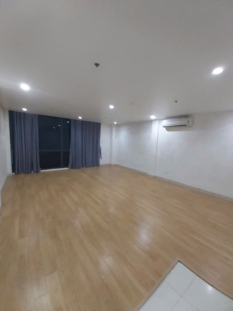 Cho thuê nhà MP Ngô Xuân Quảng.Gia Lâm, Hà Nội, 100m2x6T, MT 8m, thang máy, tầng hầm, PCCC vị trí