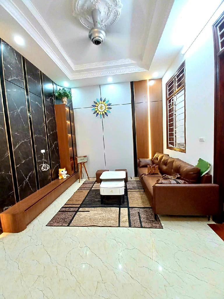 Bán nhà đẹp,224 đường hoàng mai .32m2.5tầng 3,7tỷ.xe đỗ cửa ,phân lô sổ đỏ đẹp