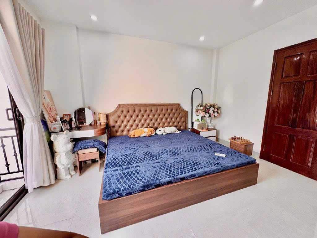 LÔ GÓC, Ô TÔ, CẦU BƯƠU, 40M, 5 TẦNG, MT4.2M, 7.65 TỶ, 0839290222