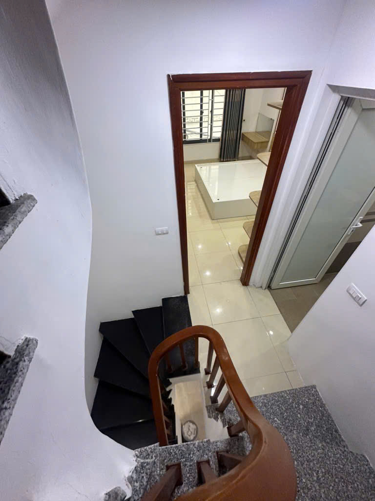 NHÀ MỚI KÍNH KOONG, 30M, 5 TẦNG, MT 4.25M, 5.3 TỶ, TẢ THANH OAI, 0839290222