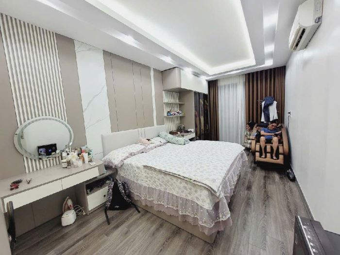NHÀ ĐẸP PHỐ THÁI HÀ 5 TẦNG, Ô TÔ 7 CHỖ ĐỖ CỬA, NGÕ NÔNG THÔNG RỘNG, NỘI THẤT XỊN XÒ. GẦN 40M2