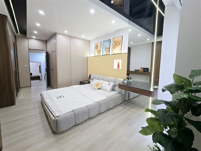 NHÀ HOÀNG VĂN THÁI GẦN 50M2 4 TẦNG, Ô TÔ 7 CHỖ VÒNG QUANH, GẦN PHỐ