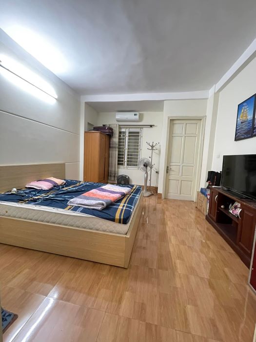 BÁN NHÀ CHÙA BỘC 41M2 5 TẦNG, NGÕ NÔNG THẲNG, CÓ SÂN ĐỂ XE, KINH DOANH