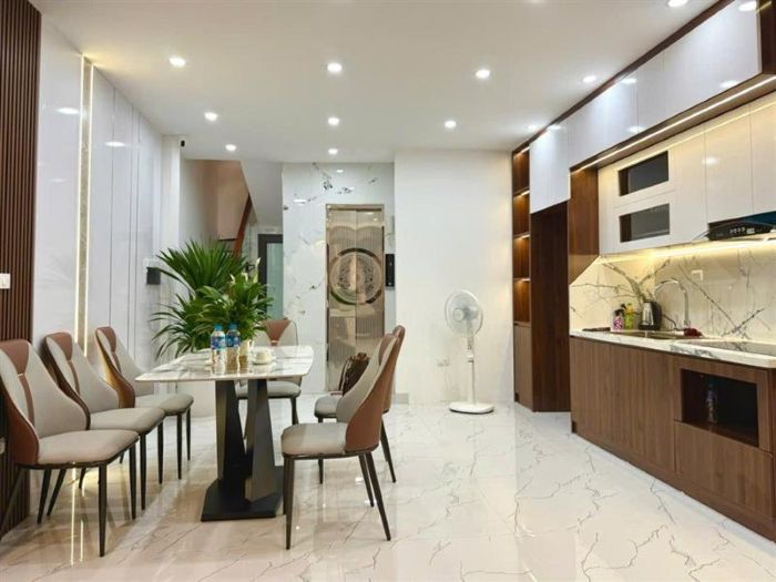 BÁN NHÀ TRƯỜNG CHINH 43M2 6 TẦNG THANG MÁY, MẶT TIỀN KHỦNG, GẦN PHỐ, FULL NỘI THẤT Ở NGAY