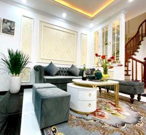 GIÁ TỐT!!! BÁN NHÀ PHỐ THÁI THỊNH, HƠN 50M2, ĐƯỜNG RỘNG THÊNH THANG, Ô TÔ ĐỖ CỬA, HẦM ĐỂ XE