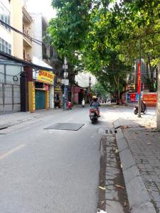 BÁN ĐẤT TẶNG NHÀ VƯƠNG THỪA VŨ 70M2 ÔTÔ VÒNG QUANH, ÔTÔ VÀO NHÀ, MẶT TIỀN RỘNG, KINH DOANH