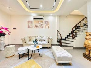 BÁN NHÀ MỚI THÁI THỊNH 40M2 7 TẦNG THANG MÁY, MẶT TIỀN RỘNG, NGÕ Ô TÔ, GẦN PHỐ, NỘI THẤT XỊN