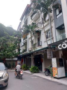 BÁN ĐẤT TẶNG NHÀ HOÀNG CẦU 40M2 MẶT TIỀN HƠN 5M, NGÕ Ô TÔ THÔNG TỨ TUNG