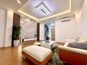 BÁN NHÀ TRƯỜNG CHINH 43M2 6 TẦNG THANG MÁY, MẶT TIỀN KHỦNG, GẦN PHỐ, FULL NỘI THẤT Ở NGAY