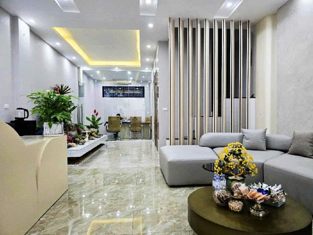 Bán nhà phố Giảng Võ, nhà đẹp ở ngay 66m2, 7 tầng giá 16,5 tỷ