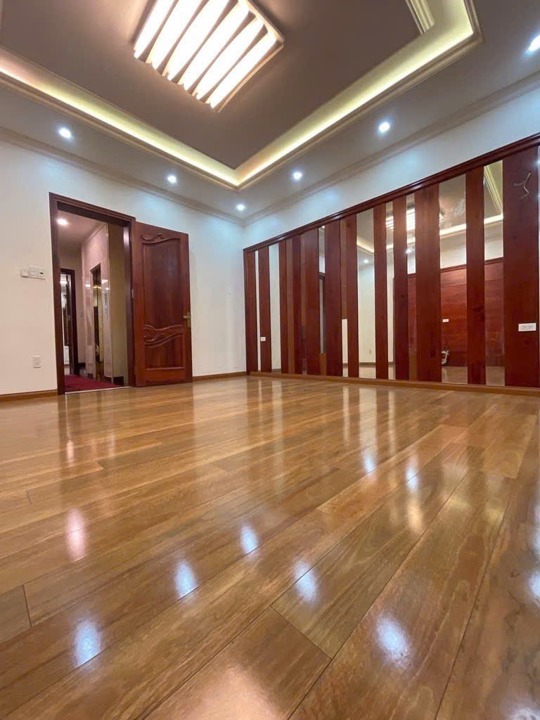 Bán nhà Đoàn Thị Điểm, oto, lô góc, kinh doanh, 75m2, 6T 23,2 tỷ