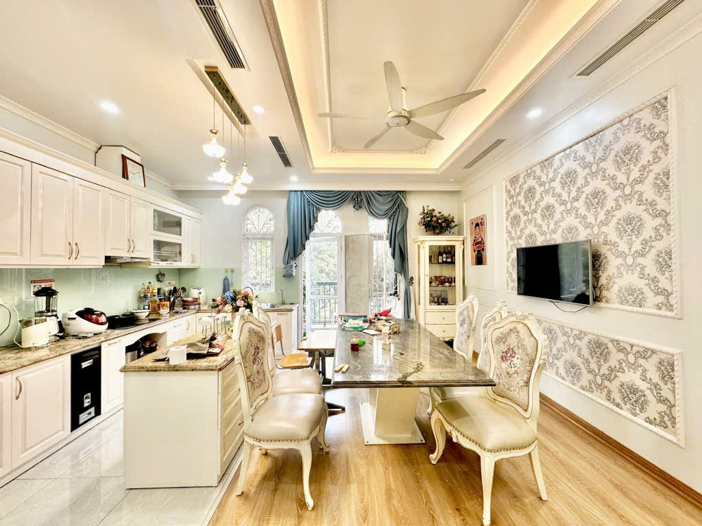 Bán nhà phố Khúc Thừa Dụ 49m², 7 tầng, MT 4.5m, ô tô, TM, giá 16.5 tỷ