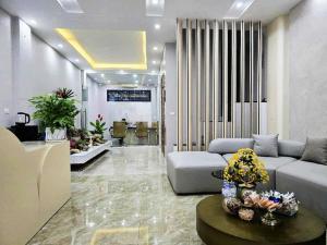 Bán nhà phố Giảng Võ, nhà đẹp ở ngay 66m2, 7 tầng giá 16,5 tỷ