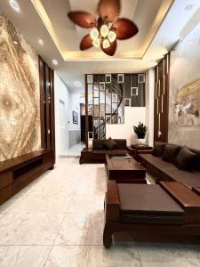 Bán nhà Đặng Văn Ngữ 61m², 5T, MT 4.8m, ngõ ôtô, lô góc, 16.3 tỷ