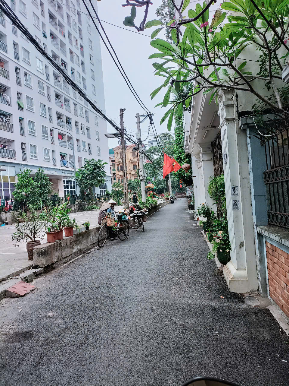 Bán nhà Lạc Long Quân, Tây Hồ,  71m2, 19 Tỷ, 097499683