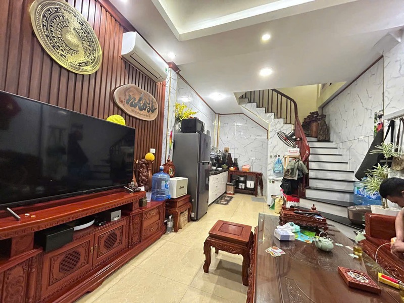 Nhà Mỹ Đình, lô góc, dân xây 40m2, 5 tầng, chào 7.1 tỷ có thương lượng