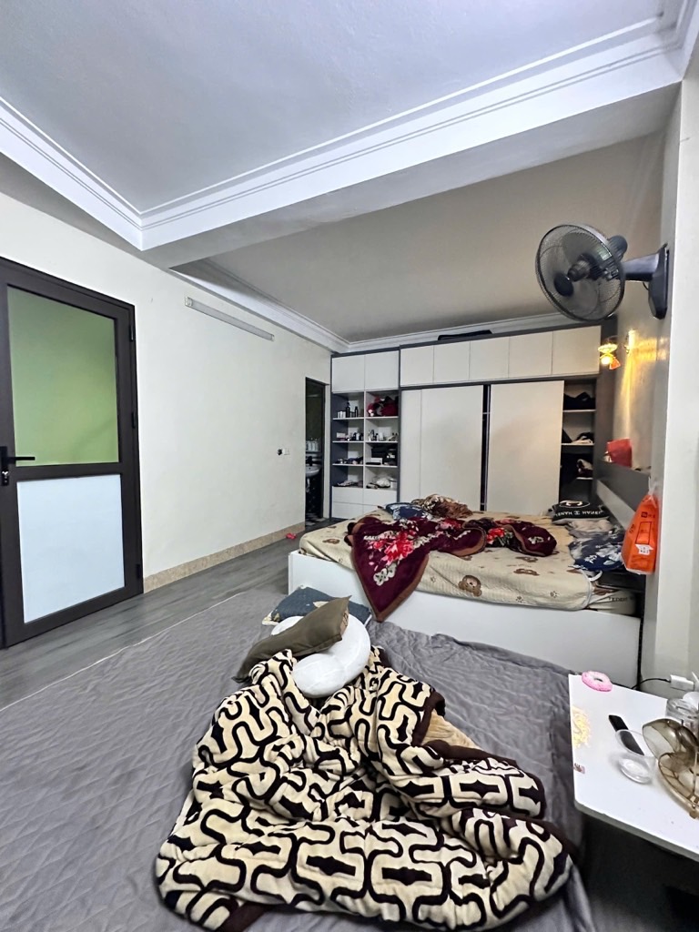 Nhà Mỹ Đình hàng hiếm, dân xây 40m2, 5 tầng, mặt tiền 5m, gần ô tô