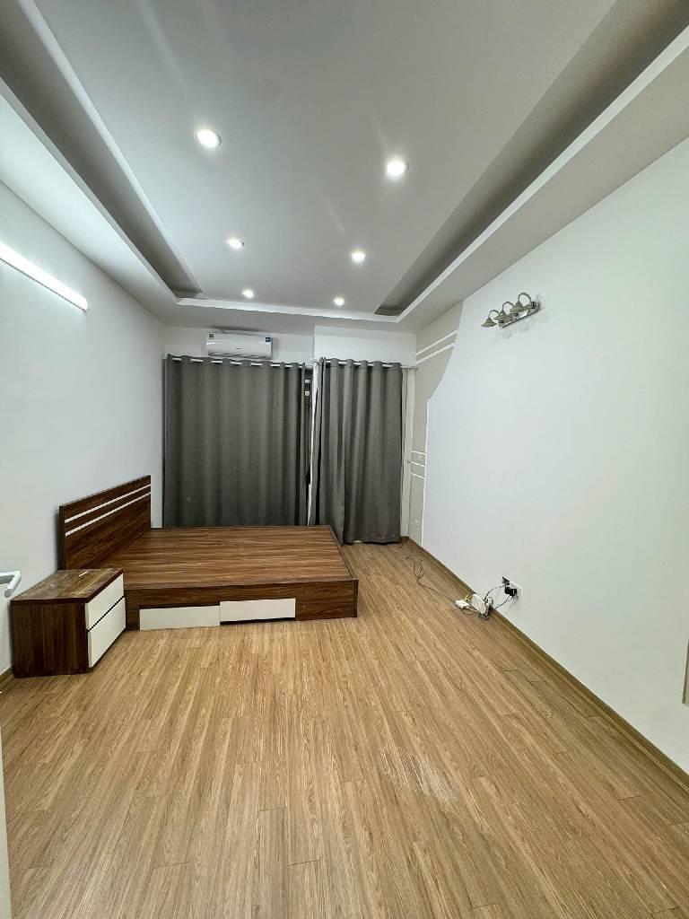 Bán nhà Đông Ngạc 42m2, dân xây 5 tầng, ô tô đỗ cửa, cạnh chợ Kẻ Vẽ