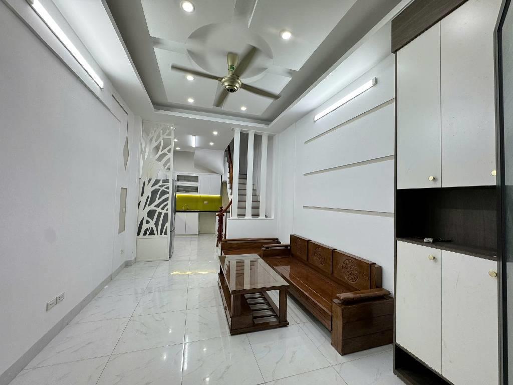 Bán nhà Đông Ngạc 42m2, dân xây 5 tầng, ô tô đỗ cửa, cạnh chợ Kẻ Vẽ
