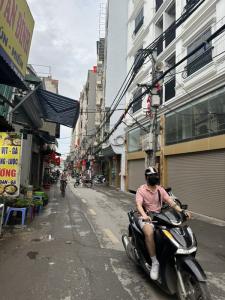 Nhà Mỹ Đình hàng hiếm, dân xây 40m2, 5 tầng, mặt tiền 5m, gần ô tô