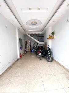 BÁN CĂN HỘ DỊCH VỤ 90M2 HẺM ÔTÔ, 4 TẦNG. DÒNG TIỀN 30TR/TH, PHÙ HỢP GIỬ TÀI SẢN, PHÚ MỸ QUẬN 7.