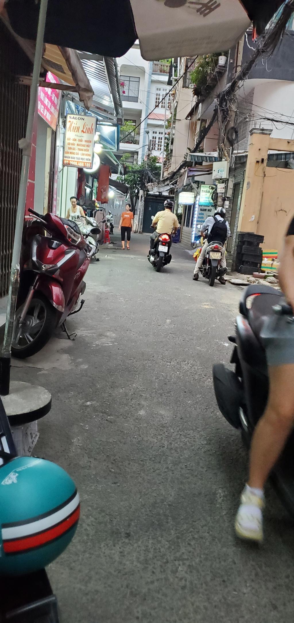 Bán nhà MT chợ Hoàng Hoa Thám Q. Tân Bình HCM