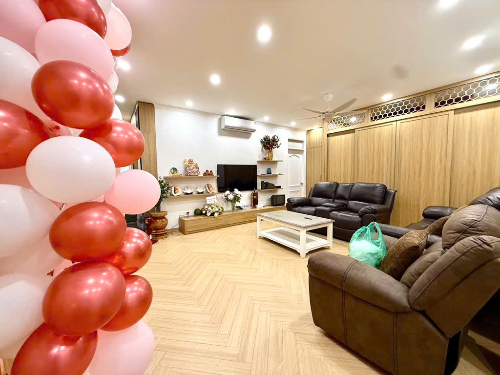 Bán căn hộ chung cư Hoàng Đạo Thúy, Trung Hòa, Cầu Giấy, Siêu đẹp, 131m2, 10.4 tỷ