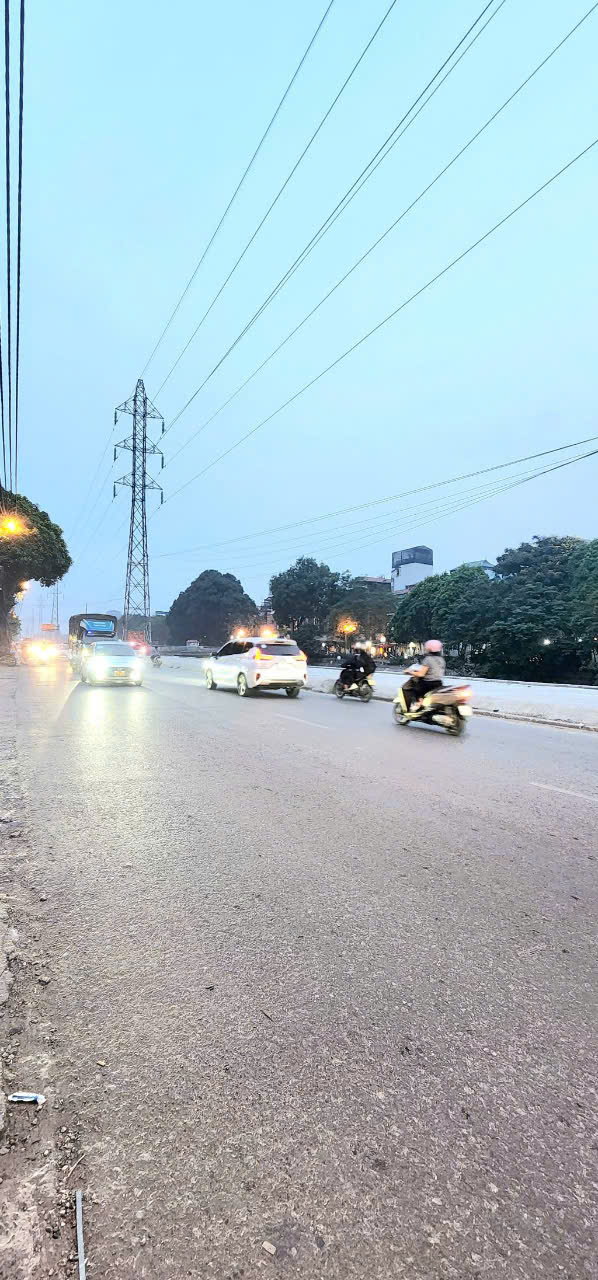 - Bán nhà Tam Trinh, Hoàng Mai, Siêu đẹp, 104m2, 42 tỷ