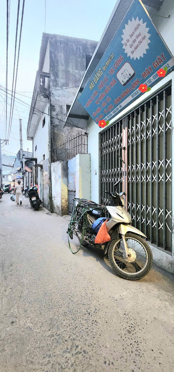 - Bán nhà Tam Trinh, Hoàng Mai, Siêu đẹp, 104m2, 42 tỷ