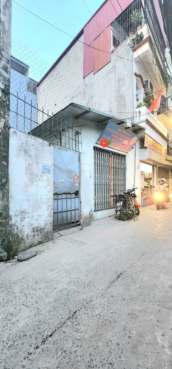 - Bán nhà Tam Trinh, Hoàng Mai, Siêu đẹp, 104m2, 42 tỷ