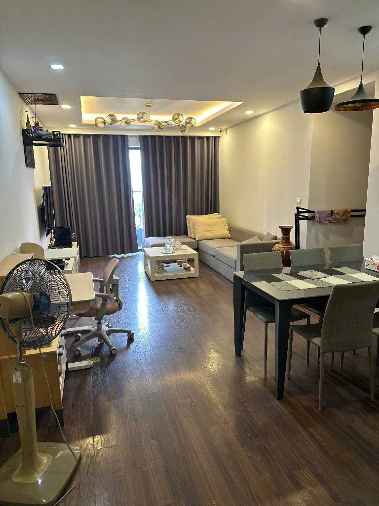 - Bán căn hộ chung cư Five Star Khương Đình, Thanh Xuân, siêu đẹp, 98m2, 8.8 tỷ