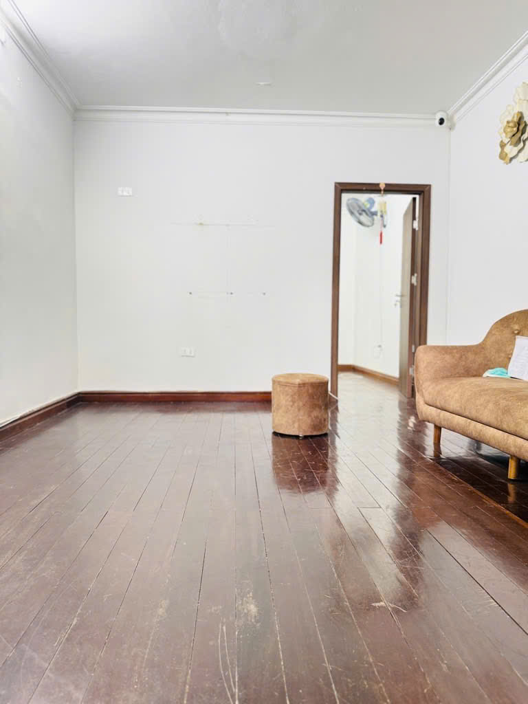 - Bán căn hộ tập thể Trần Huy Liệu, Giảng Võ, Ba Đình, Siêu rẻ, 35,2m2, giá 5.6 tỷ